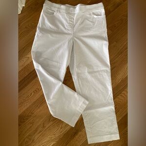 EUC: Alfred Dunner Petites | White Straight Leg Pants with Stretch Fabric.  16P